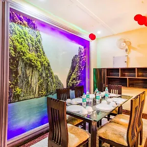 Hotel Fabhotel Maniram Palace