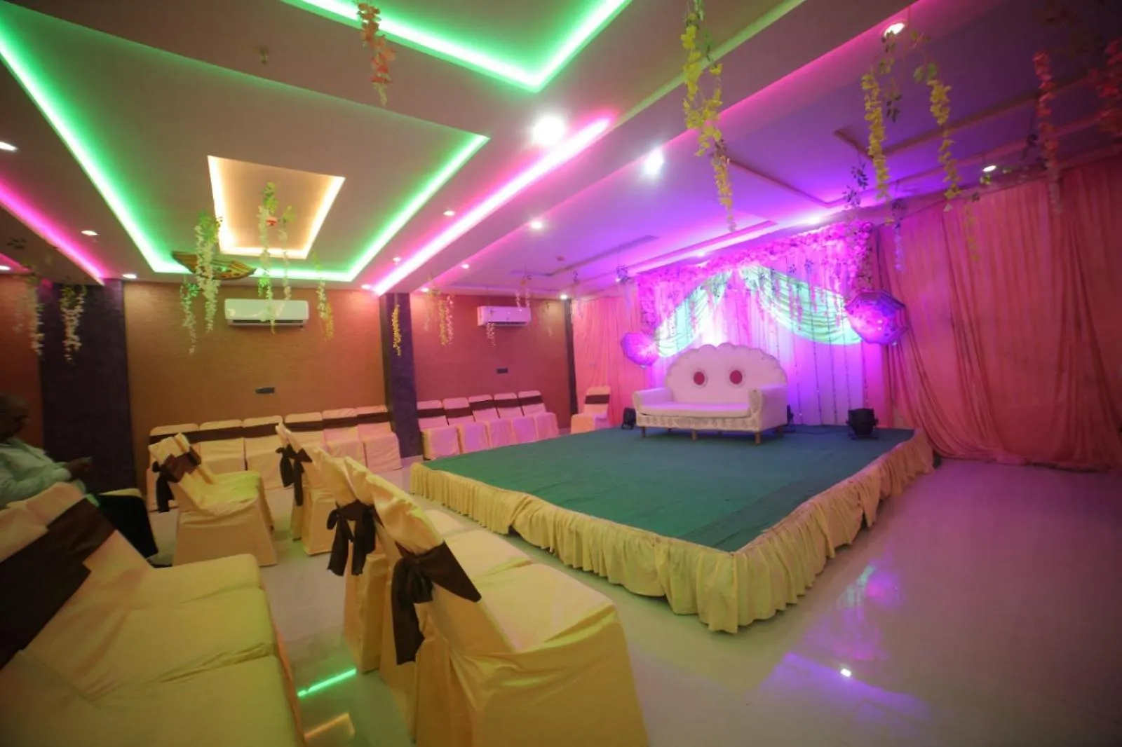 Hotel Dev Villas Agra