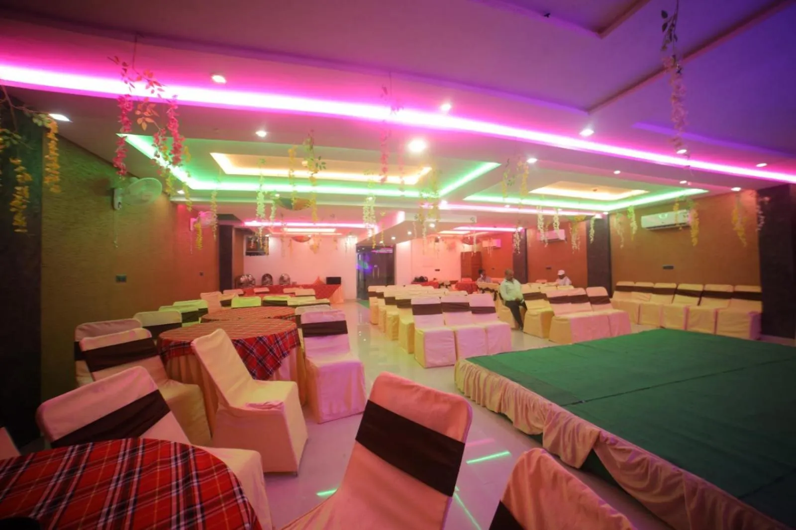 Hotel Dev Villas Agra  3*, Agra (Uttar Pradesh)